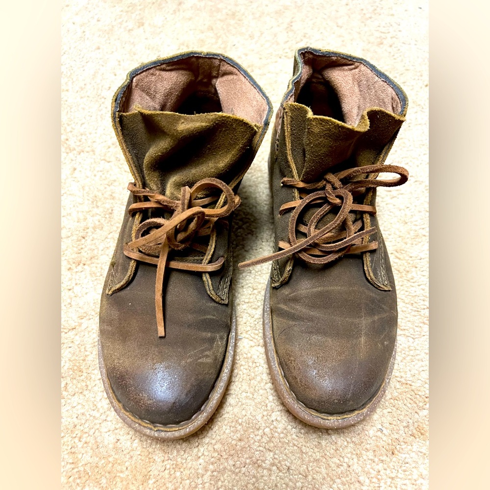 Born shoes for women size 8    Very comfortable